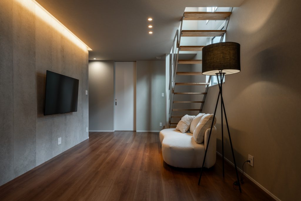 おしゃれで上質なリビング空間の写真