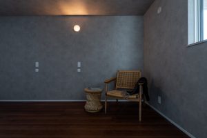 落ち着いた雰囲気の寝室