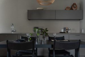 落ち着いた雰囲気のダイニング空間