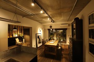 リノベーション後の空間 インダストリアルで落ち着いている