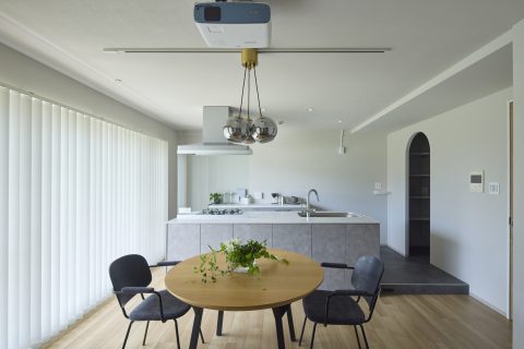 中古を買ってリノベーションした事例のLDK写真