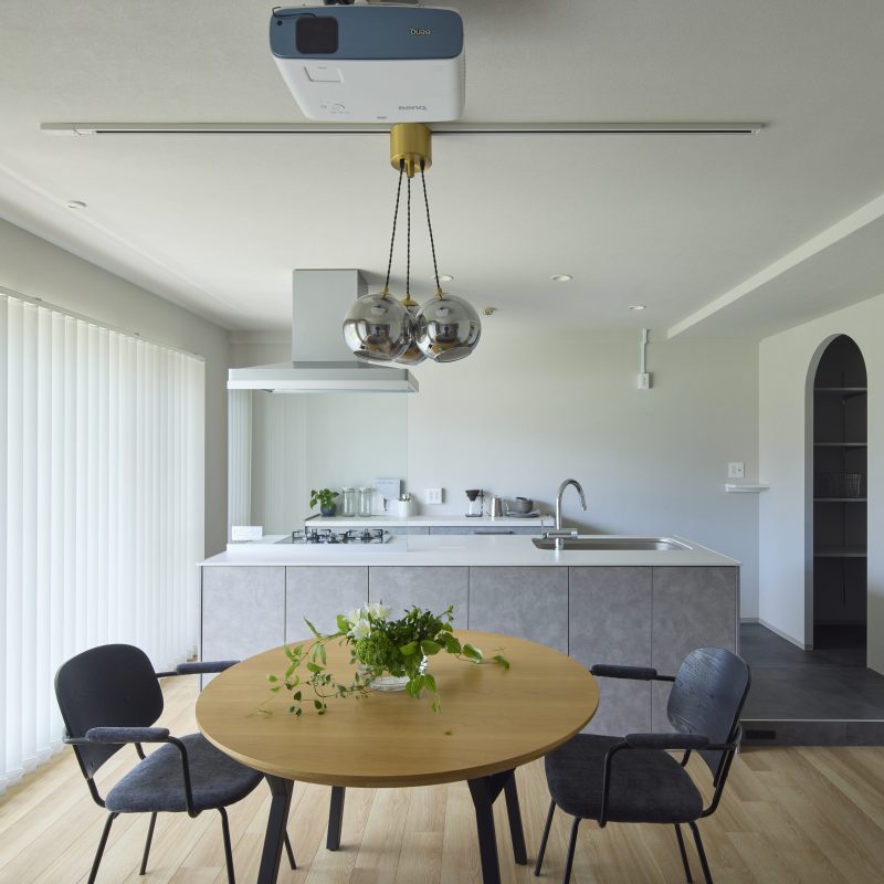 中古を買ってリノベーションした事例のLDK写真