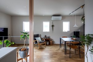 2階LDKの様子。ダイニング横にエアコン1台設置