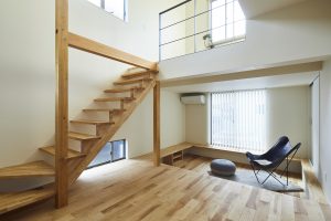 ダウンリビングの様子。窓際にエアコン1台設置