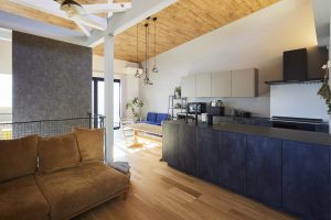 新築の2階LDK空間。リビングにエアコン1台設置