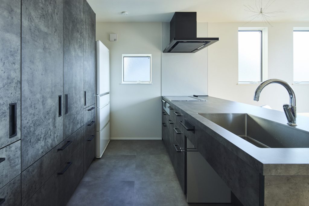 キッチンを横から見た様子